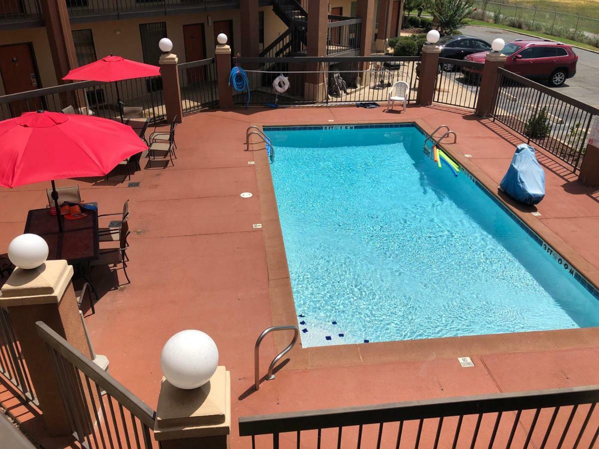 Days Inn By Wyndham Columbus Exterior foto